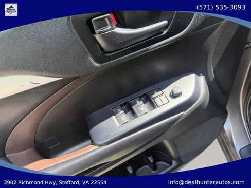 Used 2019 Toyota Highlander Plus AWD/4WD image 19