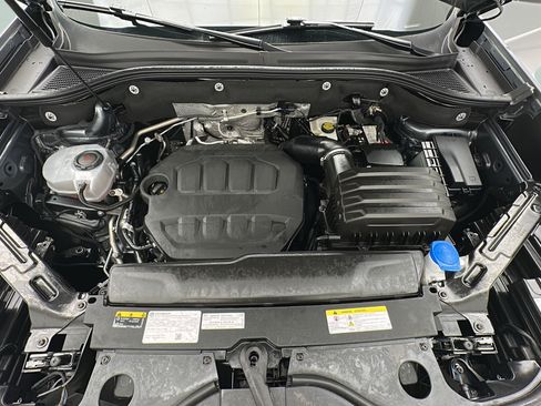 Used 2025 Volkswagen Atlas SE AWD/4WD image 23