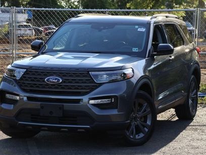 Certified 2023 Ford Explorer XLT w/ Equipment Group 202A