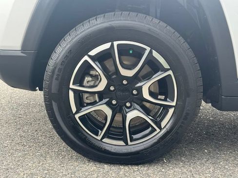 Used 2024 Jeep Compass Trailhawk AWD/4WD image 11