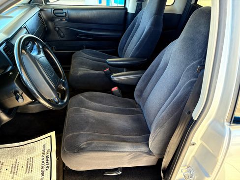 Used 2004 Dodge Dakota Club Cab 2WD w/ Tire & Handling Group image 56