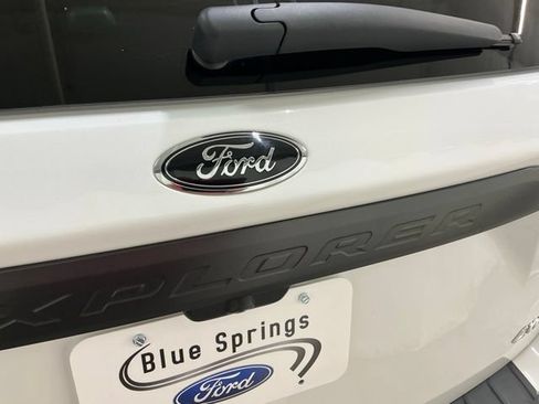 Used 2023 Ford Explorer Timberline w/ Timberline Technology Package AWD/4WD image 5