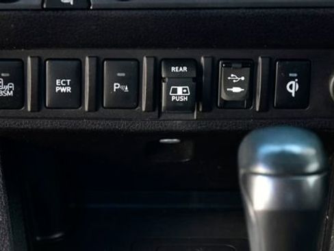 Used 2018 Toyota Tacoma TRD Sport w/ Technology Package AWD/4WD image 22
