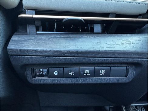 Used 2024 Nissan Ariya AWD image 25