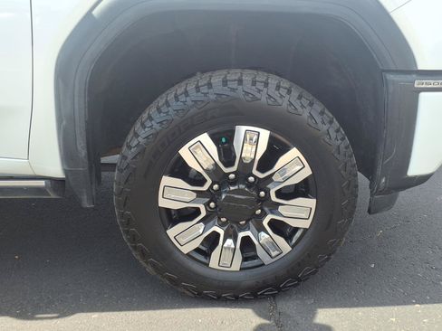 Used 2024 GMC Sierra 3500 Denali w/ Technology Package AWD/4WD image 9