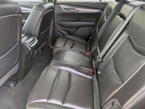 Used 2025 Cadillac XT6 Luxury FWD image 17