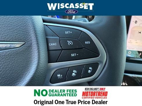 Used 2024 Chrysler Pacifica Touring-L image 18