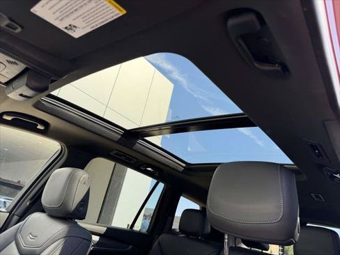 Used 2025 Cadillac XT6 Luxury AWD/4WD image 23