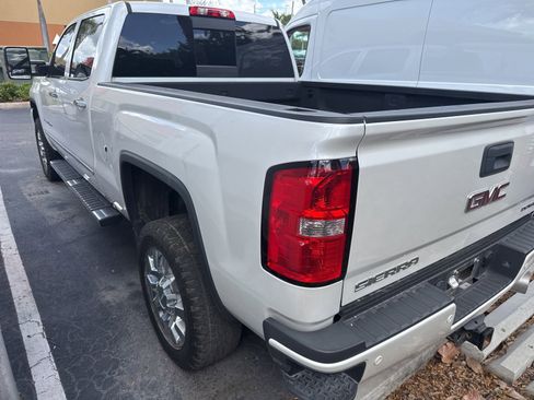 Used 2019 GMC Sierra 2500 Denali w/ Duramax Plus Package image 4