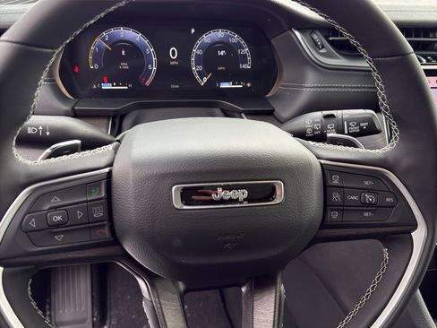 New 2025 Jeep Grand Cherokee Limited image 15