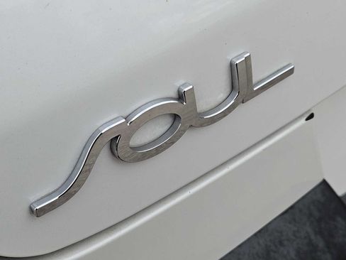 Used 2020 Kia Soul LX image 11