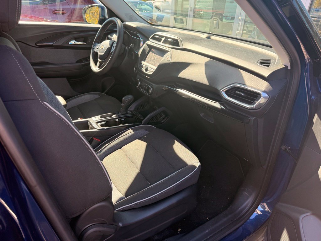 Used 2023 Chevrolet TrailBlazer LT AWD/4WD image 16