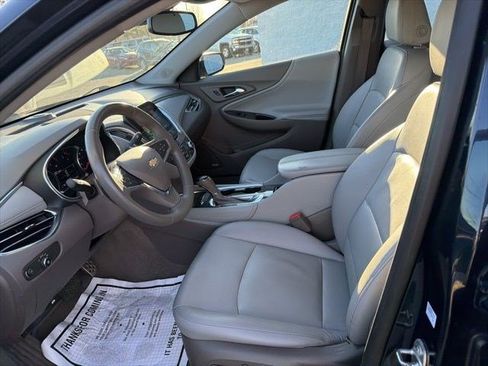 Used 2017 Chevrolet Malibu LT w/ Leather Package FWD image 11
