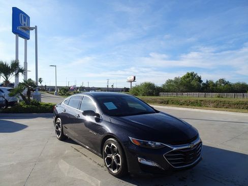 Used 2023 Chevrolet Malibu LT image 3