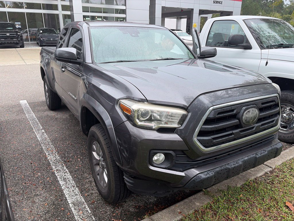 Used 2018 Toyota Tacoma SR5 RWD image 1