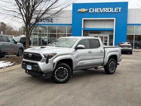 Used 2024 Toyota Tacoma TRD Sport image 9