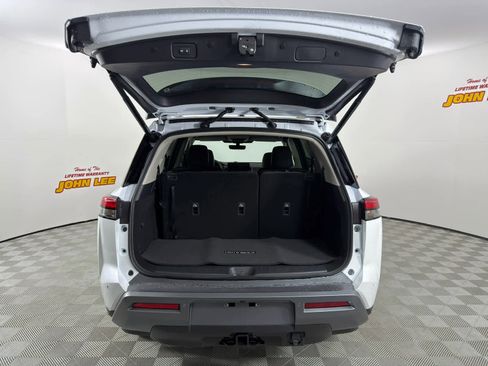 New 2026 Nissan Pathfinder Platinum AWD/4WD image 5
