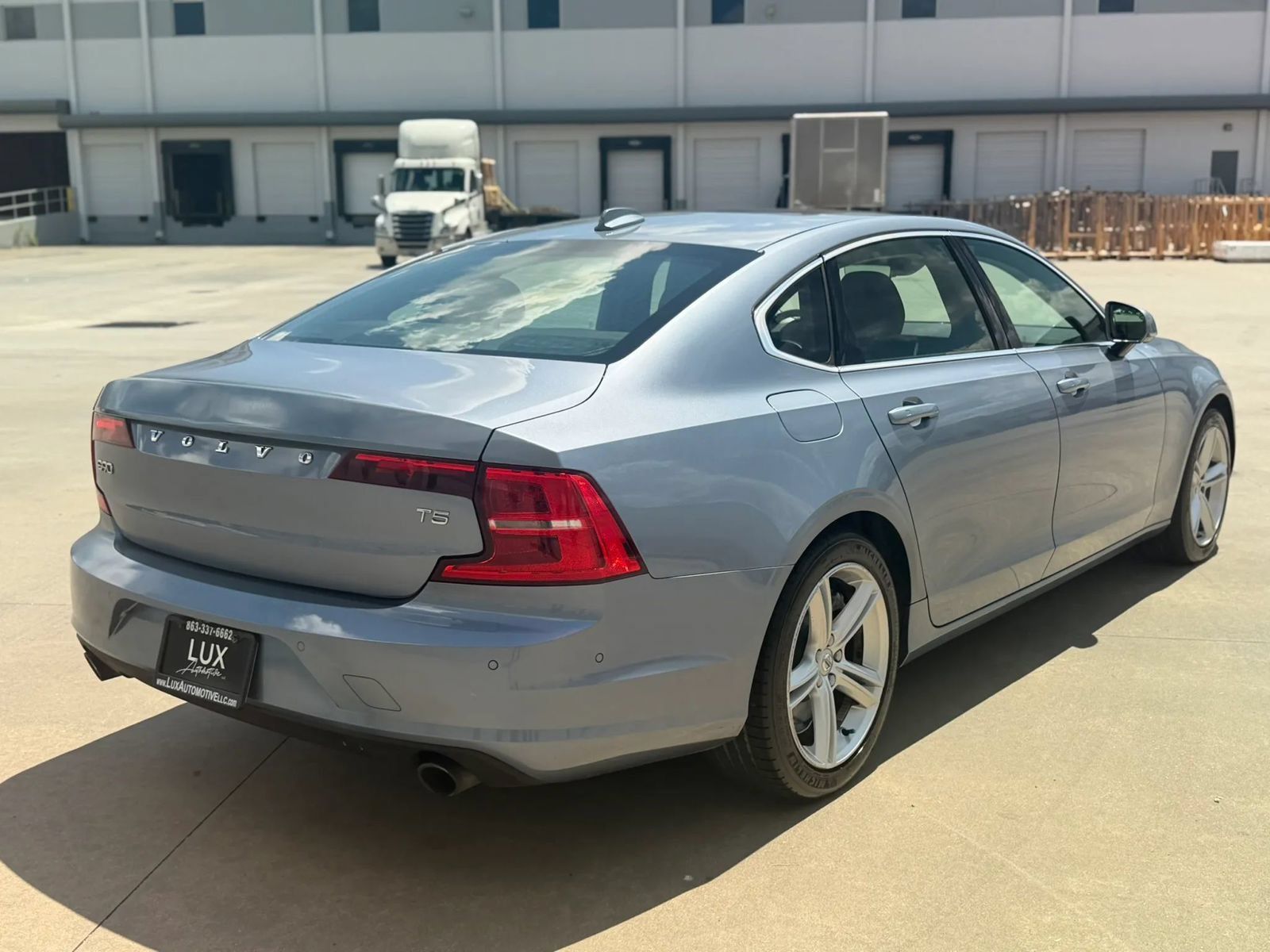 Used 2018 Volvo S90 T5 Momentum w/ Convenience Package FWD image 7