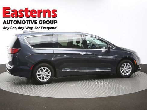 Used 2020 Chrysler Pacifica Touring-L FWD image 46