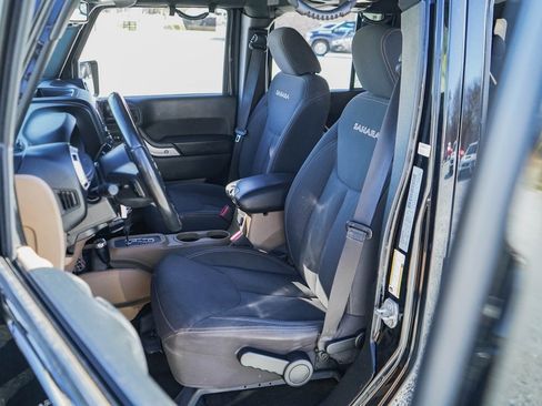 Used 2017 Jeep Wrangler Unlimited Sahara w/ Connectivity Group image 6