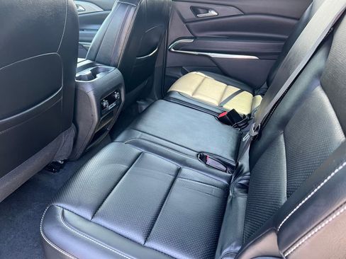 Used 2025 Chevrolet Traverse LT FWD image 11