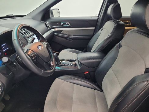 Used 2017 Ford Explorer XLT w/ Equipment Group 202A image 17