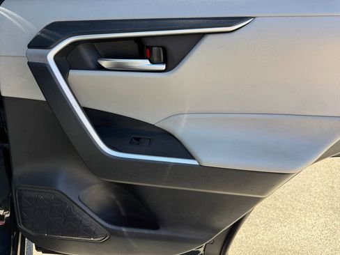 Certified 2019 Toyota RAV4 XLE FWD image 20