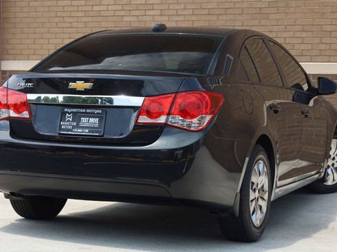 Used 2016 Chevrolet Cruze LS FWD image 8