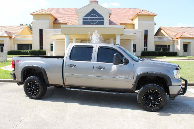 Used 2013 GMC Sierra 2500 Denali w/ Suspension Package, Off-Road AWD/4WD image 2