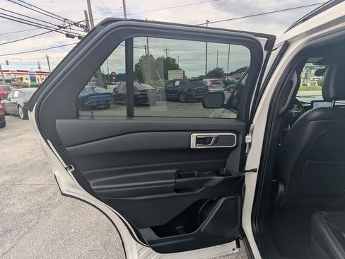 Used 2020 Ford Explorer XLT w/ Equipment Group 202A AWD/4WD image 38