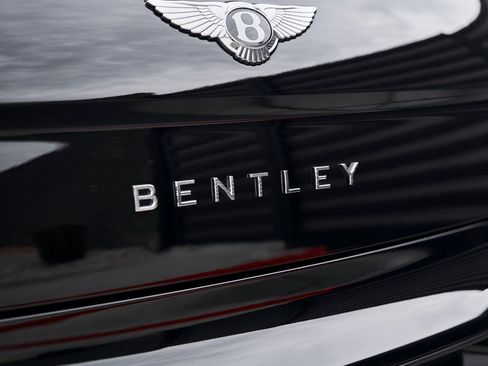 Used 2025 Bentley Flying Spur Plug-In Hybrid image 13