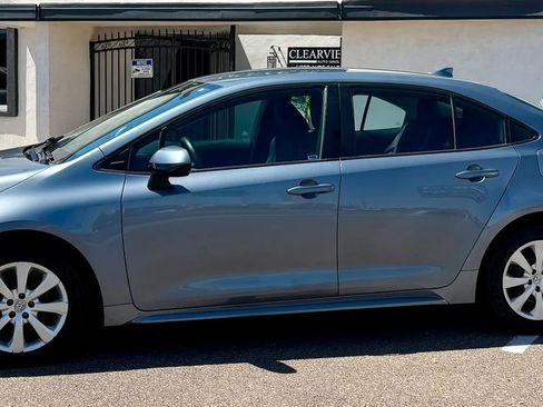 Used 2021 Toyota Corolla LE FWD image 2