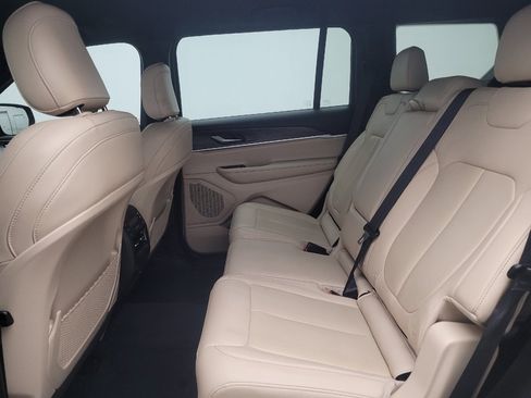 Used 2023 Jeep Grand Cherokee L Limited AWD/4WD image 18