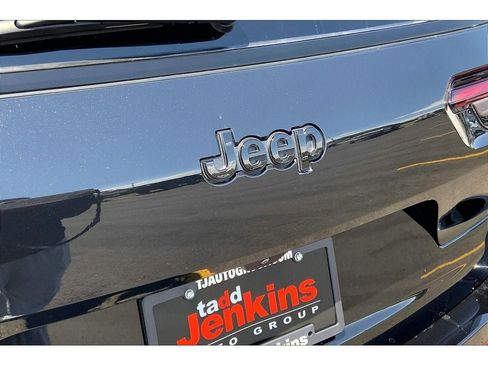 Used 2024 Jeep Grand Cherokee L Altitude AWD/4WD image 33