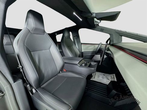 Used 2025 Tesla Cybertruck AWD Crew Cab image 34