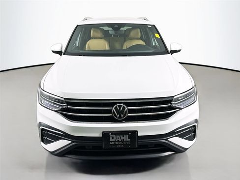 Used 2022 Volkswagen Tiguan SE image 2