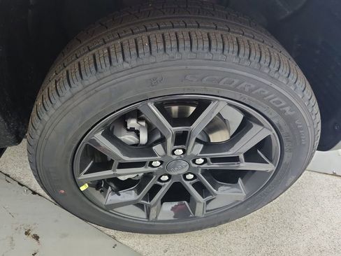 New 2025 Jeep Grand Cherokee Limited image 35