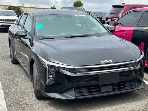 Used 2025 Kia K4 FWD image 2