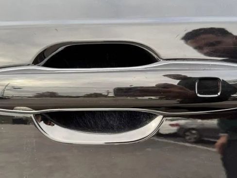 Used 2017 Volvo XC90 T6 Momentum w/ Vision Package image 12