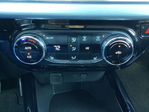 Used 2025 Chevrolet Trax LT w/ LT Convenience Package image 22