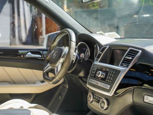 Used 2015 Mercedes-Benz ML 63 AMG 4MATIC image 20