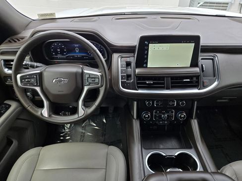 Used 2023 Chevrolet Suburban Z71 w/ Luxury Package AWD/4WD image 7