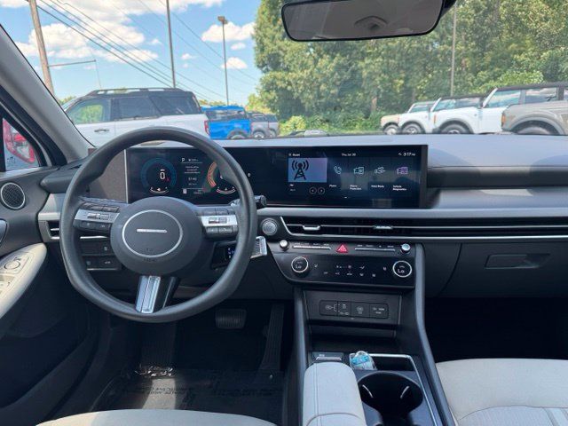 Used 2025 Hyundai Sonata SEL FWD image 16