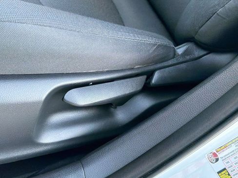 Used 2022 Toyota Corolla LE FWD image 14