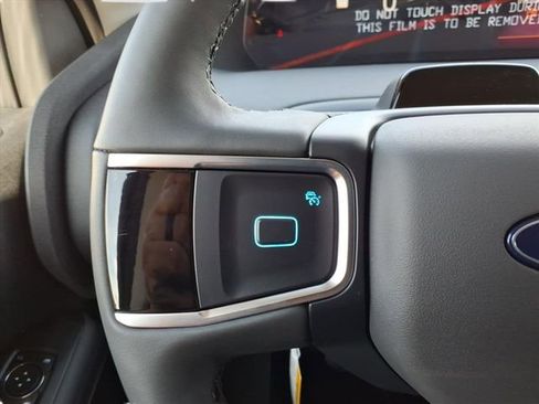 New 2025 Ford Expedition Active image 21