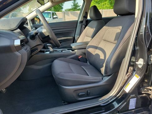 Used 2024 Nissan Altima 2.5 SV FWD image 19