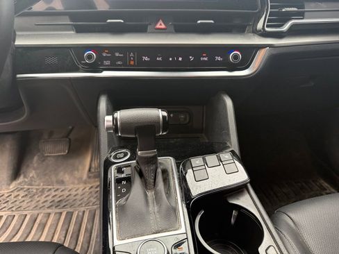 Used 2024 Kia Sportage EX image 11