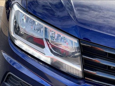 Used 2021 Volkswagen Tiguan SE w/ Panoramic Sunroof Package image 29