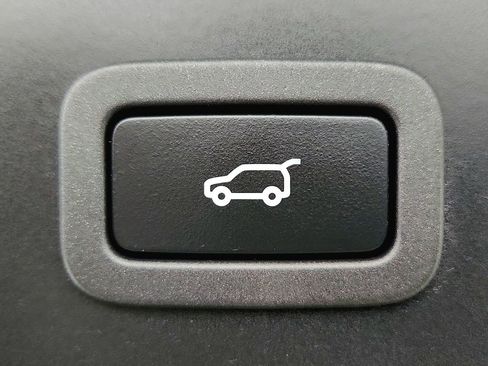 Used 2019 Land Rover Range Rover Velar S AWD/4WD image 35