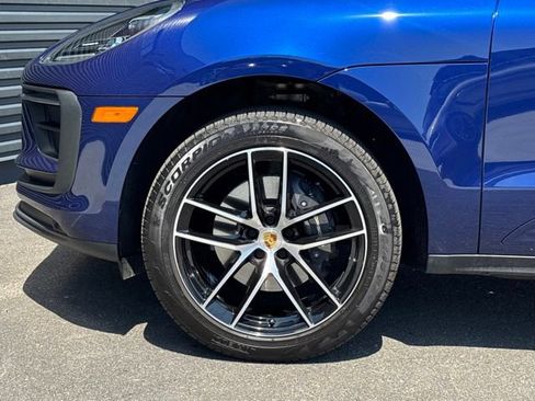 Certified 2026 Porsche Macan AWD/4WD image 11